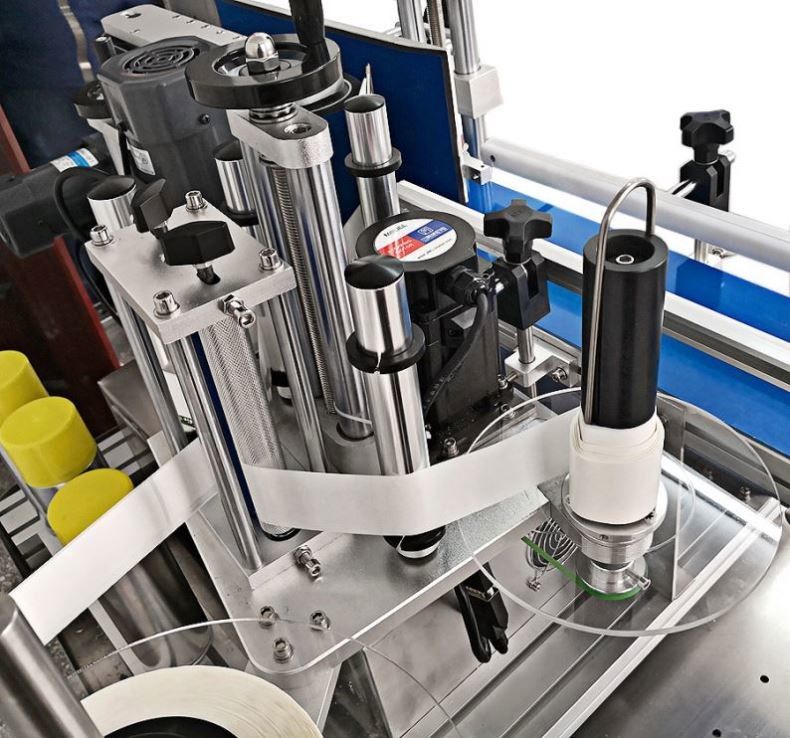 Der niedrigere Preis und der heiße Verkauf Tischplatte Automatische Etikettiermaschine für runde Flasche