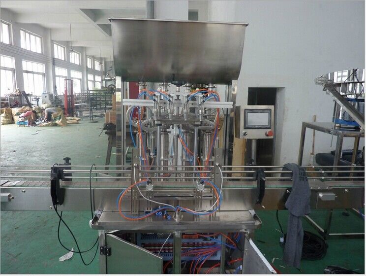 Automatische Olivenkochöl Trinkwasser Mineralgetränke Saft Essenzöl Waschmittel Flaschen Füll- und Deckelmaschine