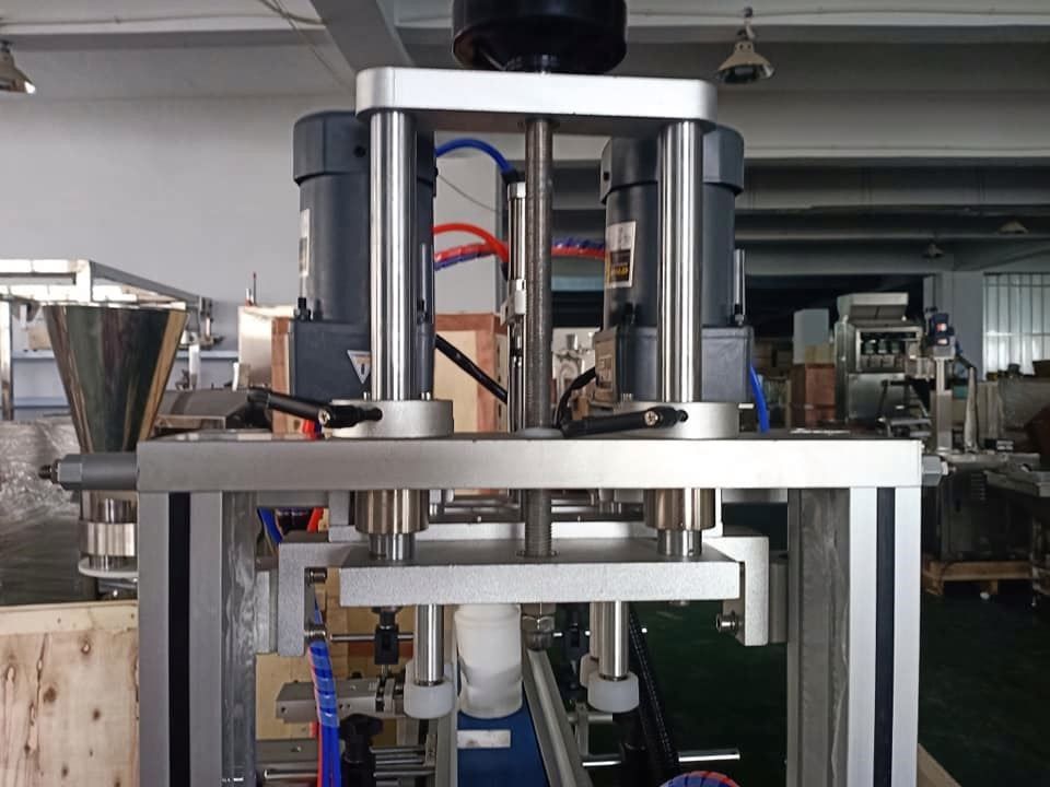Halbautomatische Flaschenverschlussmaschine aus Edelstahl