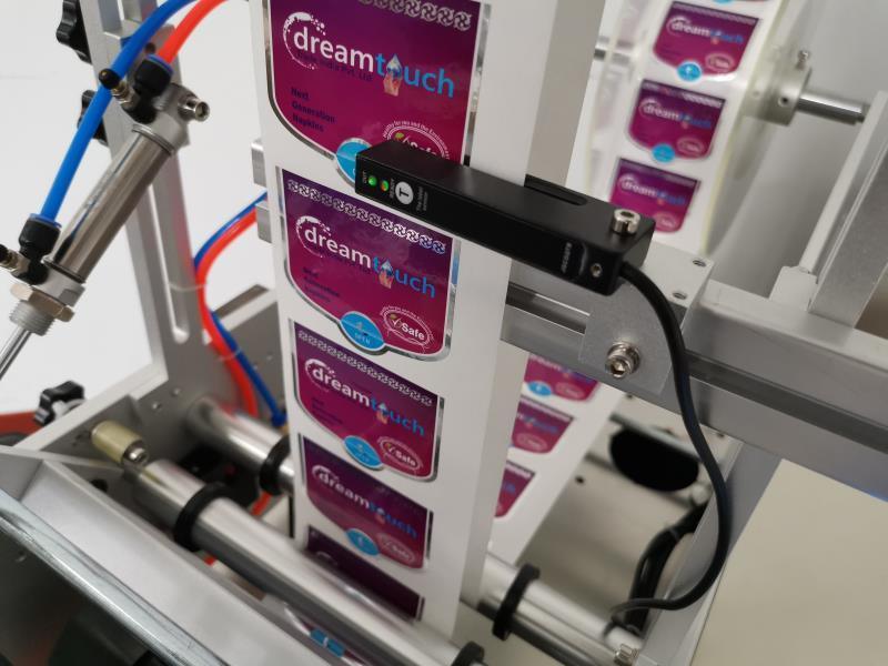 Hochwertige Doppelseitige Etikettiermaschine, Tischplatten-Etiketten-Applikator für runden Tank/Flasche mit Zählfunktion