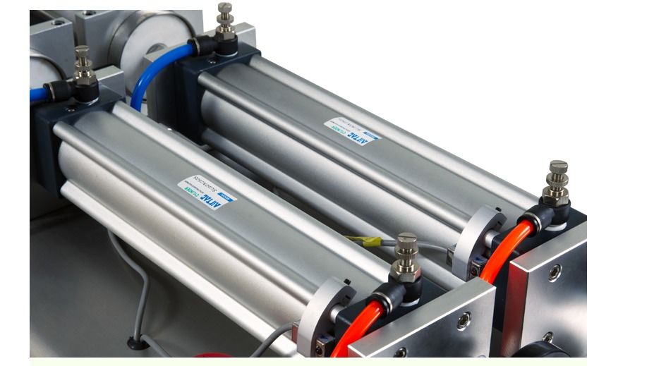 Hochpräzise Kolben-Doppeldüsen-Abfüllmaschine für Softdrinks/Wasser